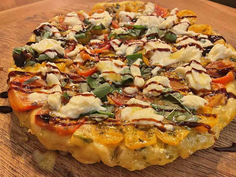Tomaten-Tarte mit Mozzarella & Sonnenblumenkernen